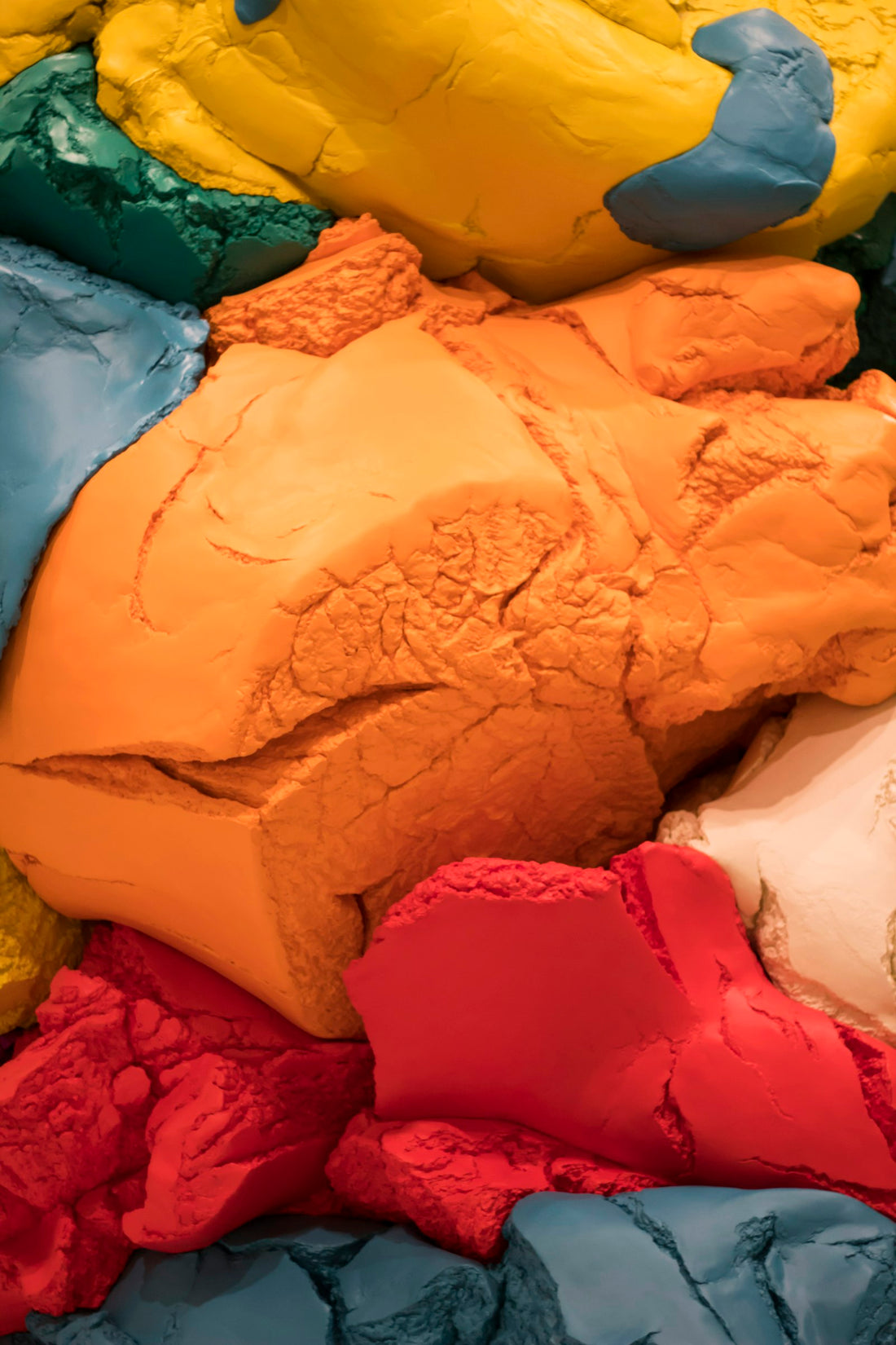 Boules de pâte à modeler de toutes les couleurs