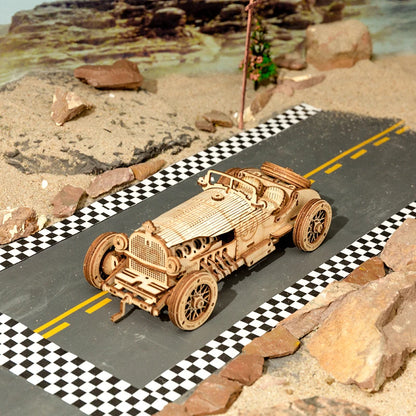 Maquette voiture en bois, vue de côté